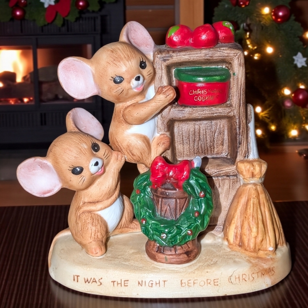 Adorable Whimsical Mice Decorating For Christmas Figurine Discontinued Enesco